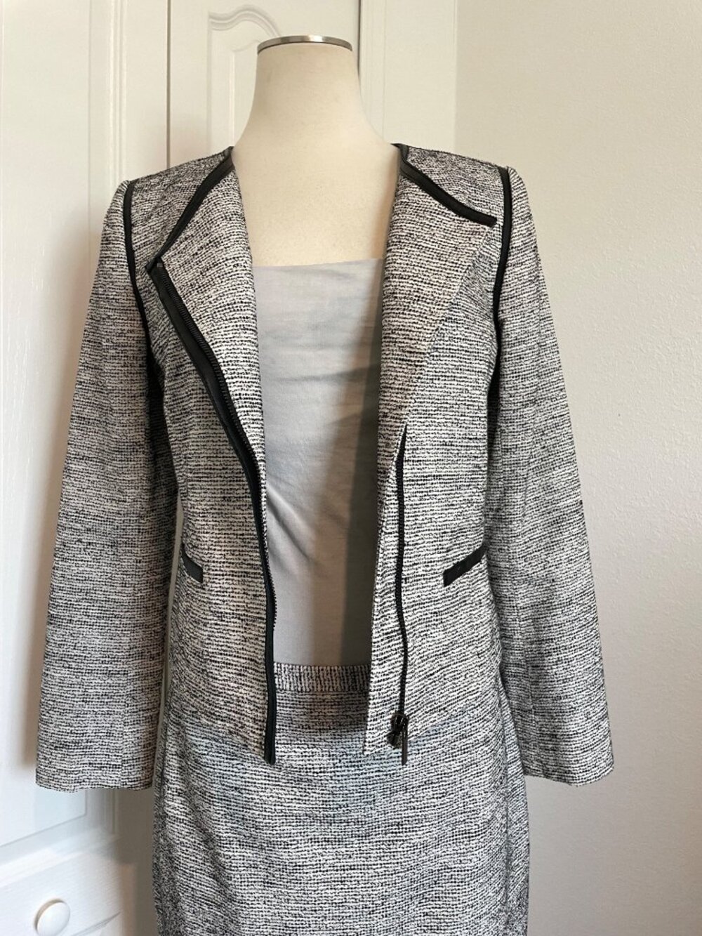 Classiques Entier Classic Black + White Tweed Structured Skirt Suit Set Size M/1 - Picture 2 of 15